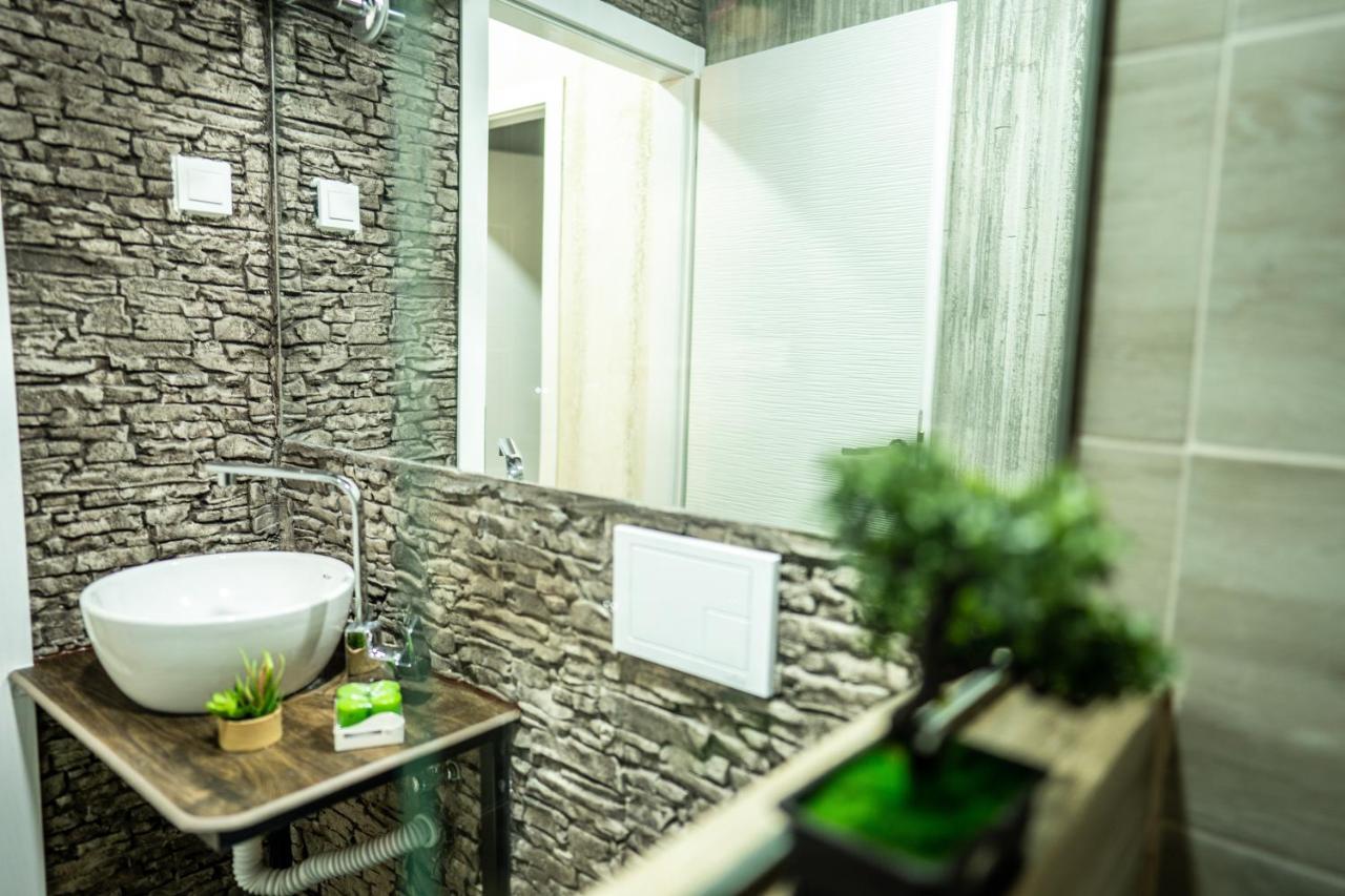 אוהריד Finesi Apartments מראה חיצוני תמונה